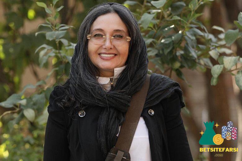 کتایون ریاحی کجا زندگی می کند؟